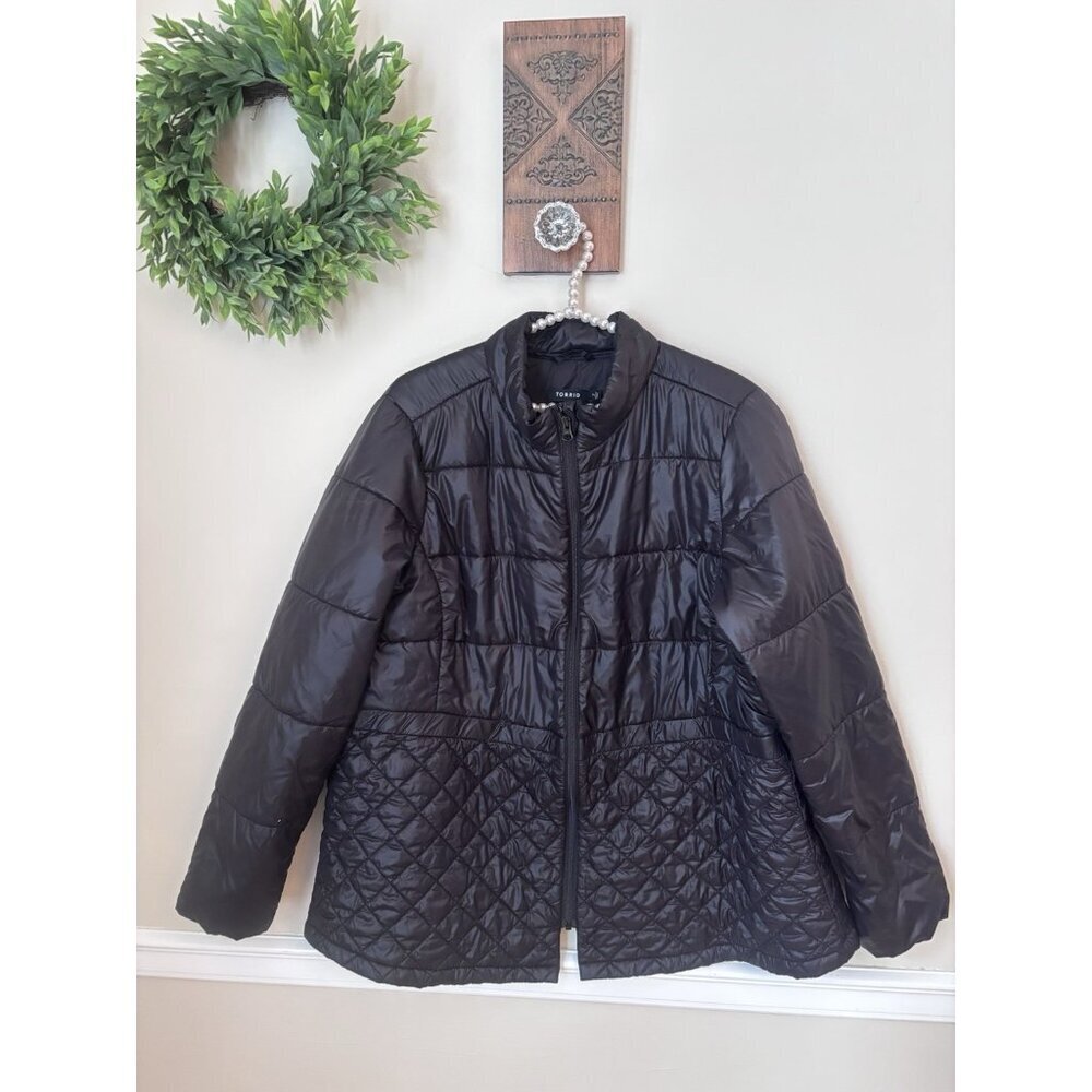 Torrid Womens Size 2 Black Quilted Puffer Jacket Lightweight